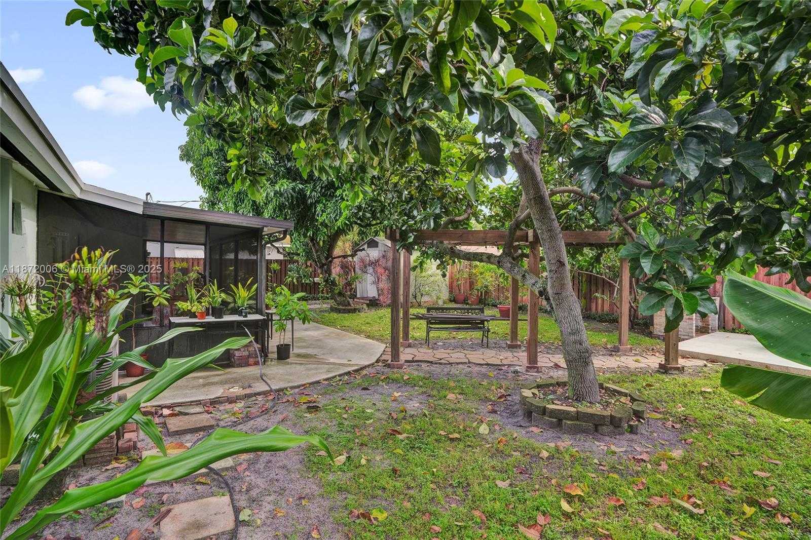 Small Image of 2021 NORTH 56TH WAY, Hollywood Number 36