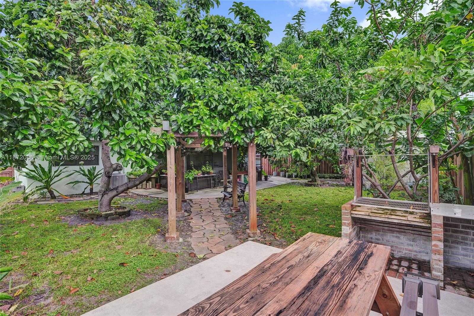 Small Image of 2021 NORTH 56TH WAY, Hollywood Number 37