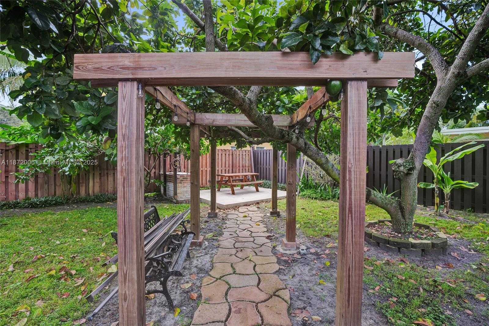 Small Image of 2021 NORTH 56TH WAY, Hollywood Number 38
