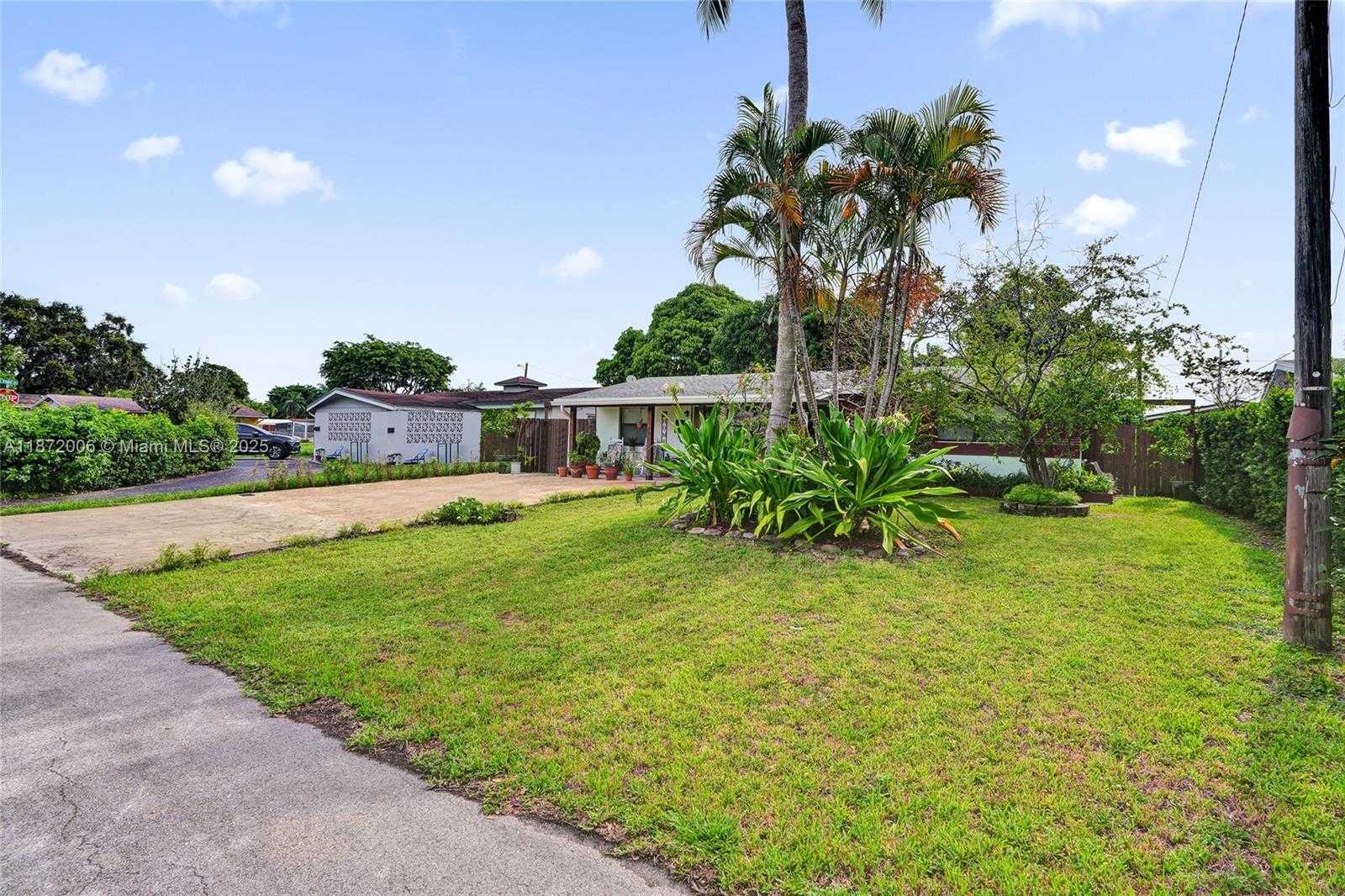 Small Image of 2021 NORTH 56TH WAY, Hollywood Number 4