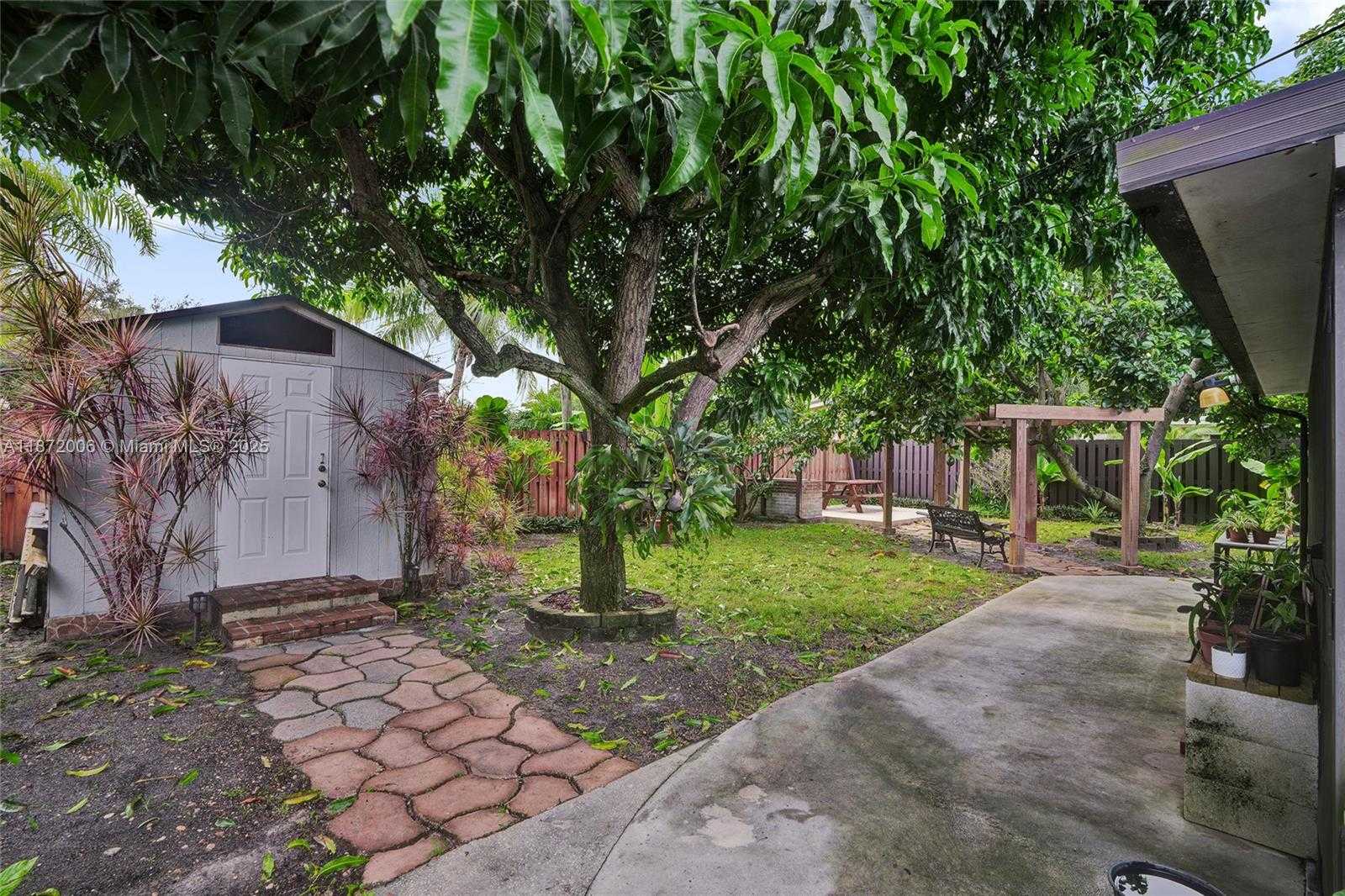 Small Image of 2021 NORTH 56TH WAY, Hollywood Number 40