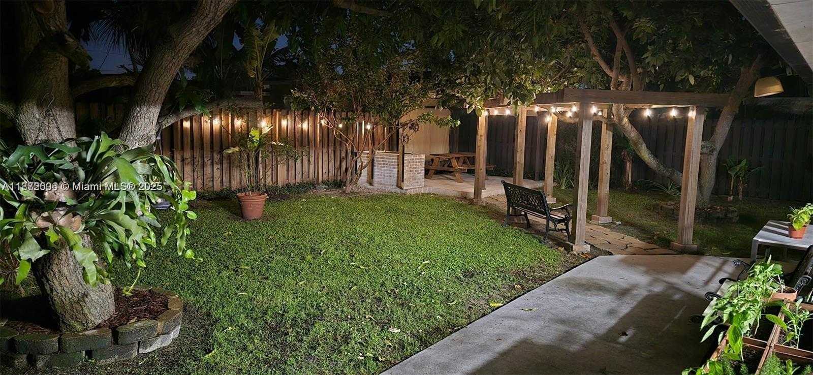 Small Image of 2021 NORTH 56TH WAY, Hollywood Number 41