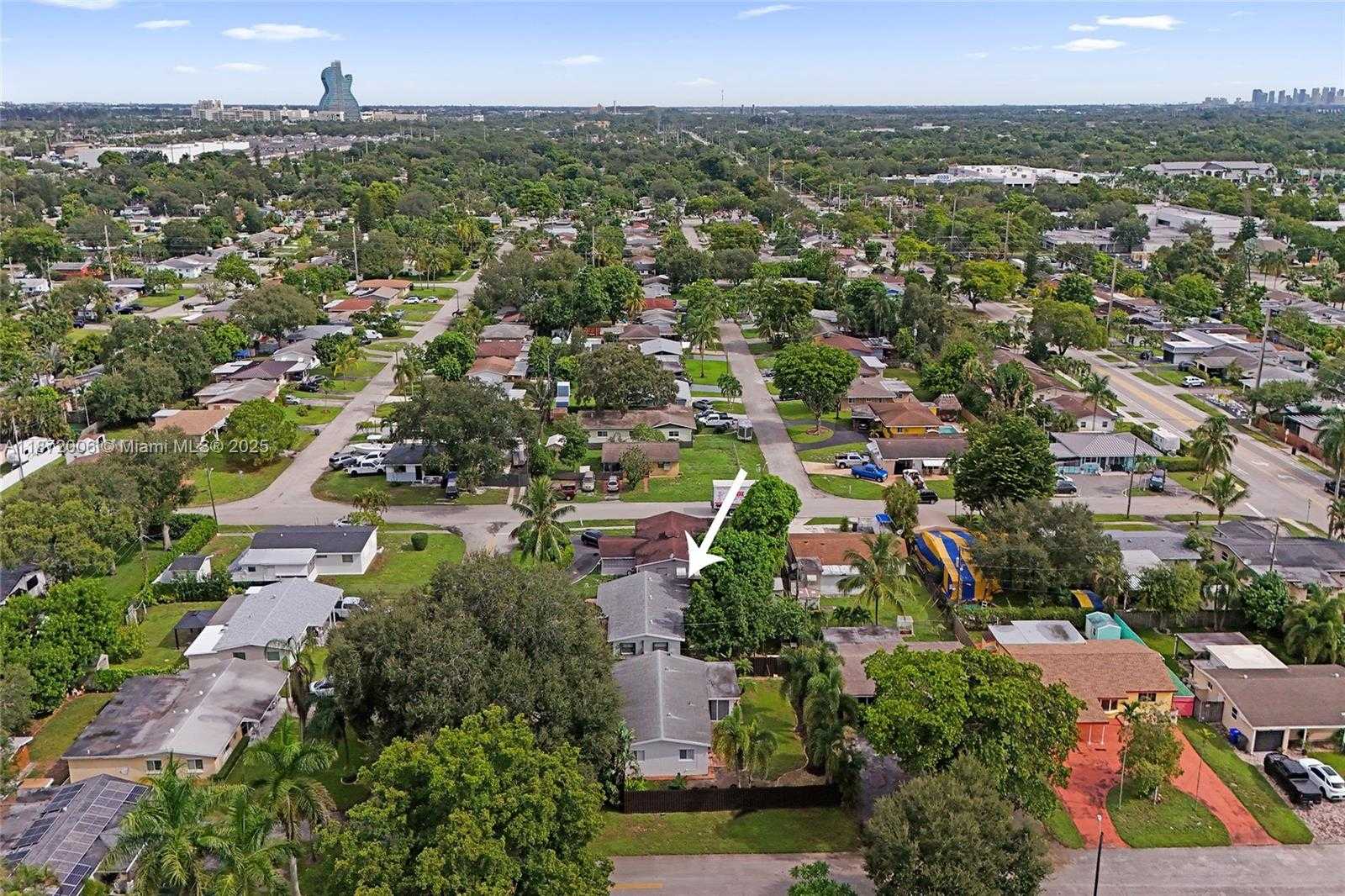 Small Image of 2021 NORTH 56TH WAY, Hollywood Number 49