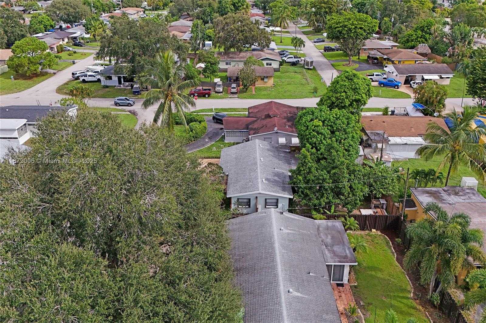 Small Image of 2021 NORTH 56TH WAY, Hollywood Number 52