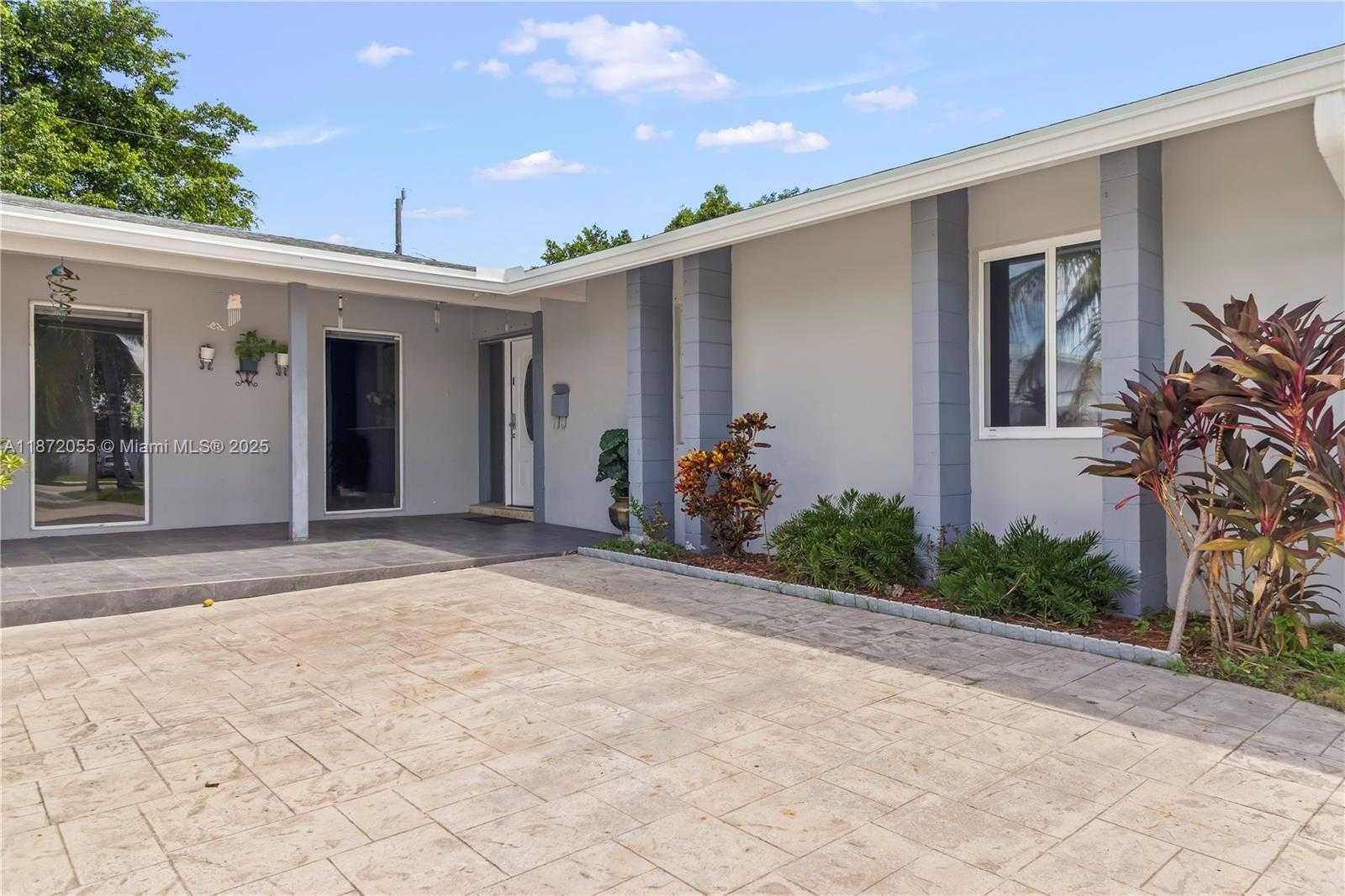 Small Image of 10615 SOUTH WEST 200TH ST, Cutler Bay Number 2