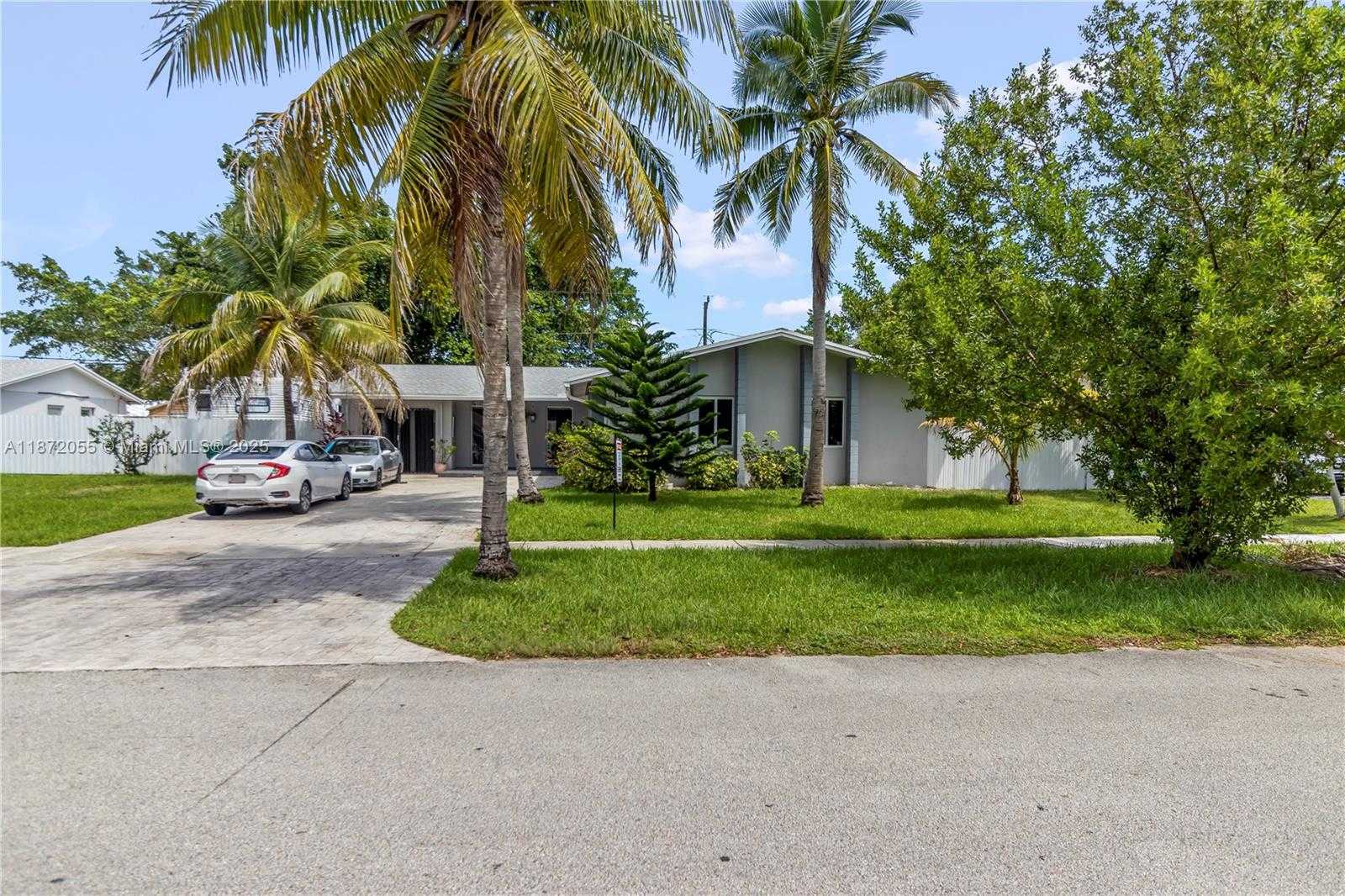 Small Image of 10615 SOUTH WEST 200TH ST, Cutler Bay Number 4