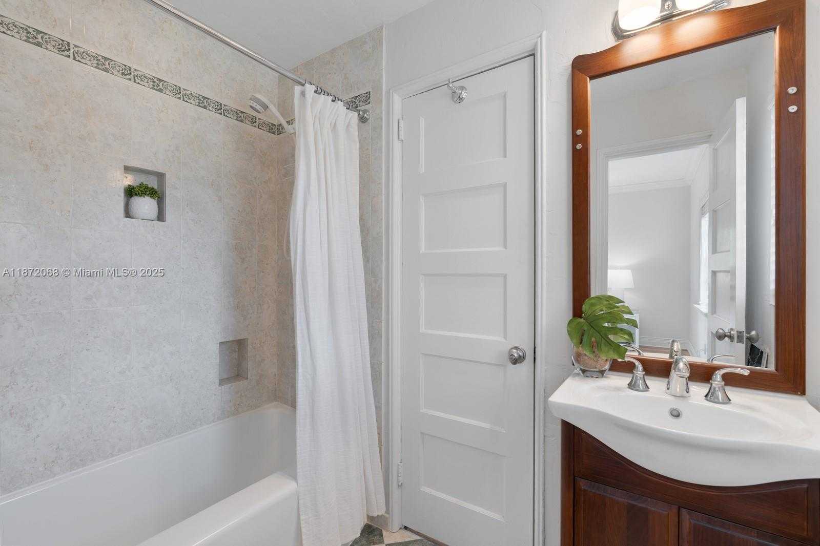 Small Image of 3408 TOLEDO ST, Coral Gables Number 31