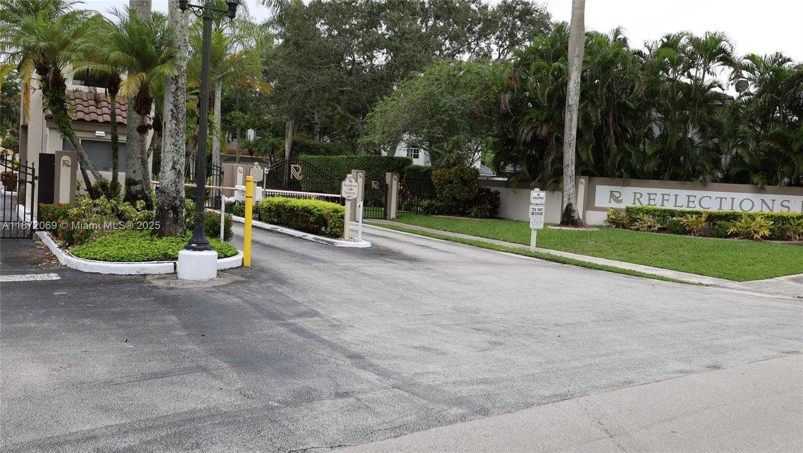 Small Image of 11251 REVEILLE RD, Cooper City Number 80