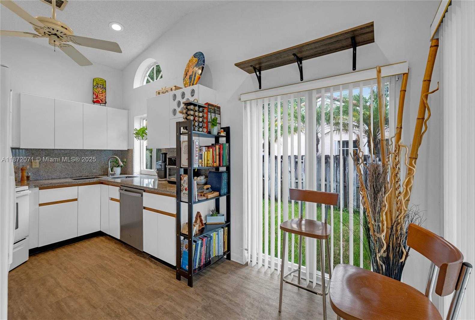 Small Image of 1361 SEAGRAPE CIR, Weston Number 16