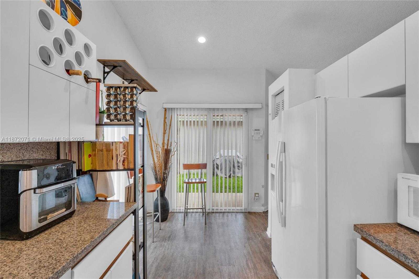 Small Image of 1361 SEAGRAPE CIR, Weston Number 18