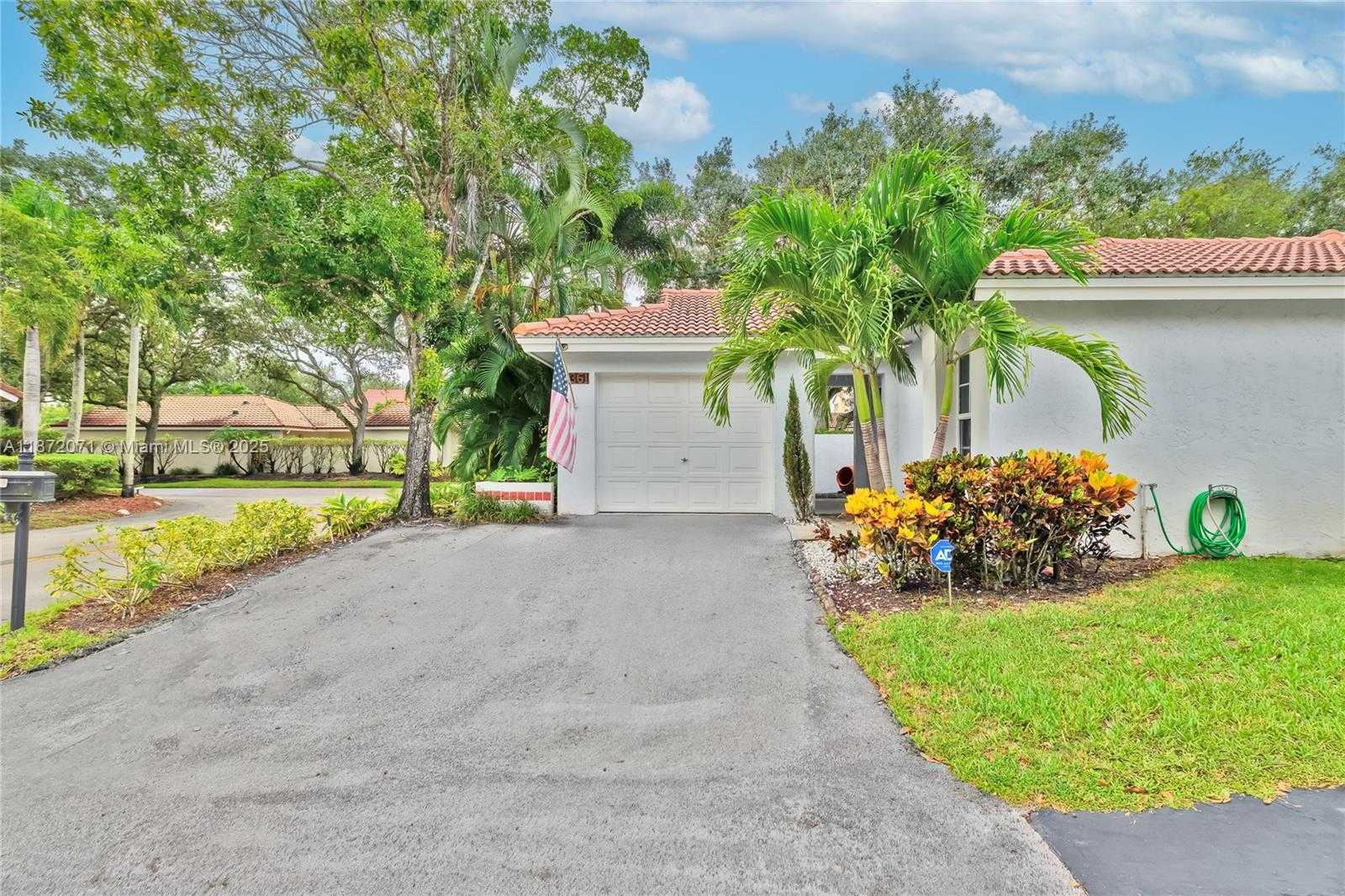 Small Image of 1361 SEAGRAPE CIR, Weston Number 2