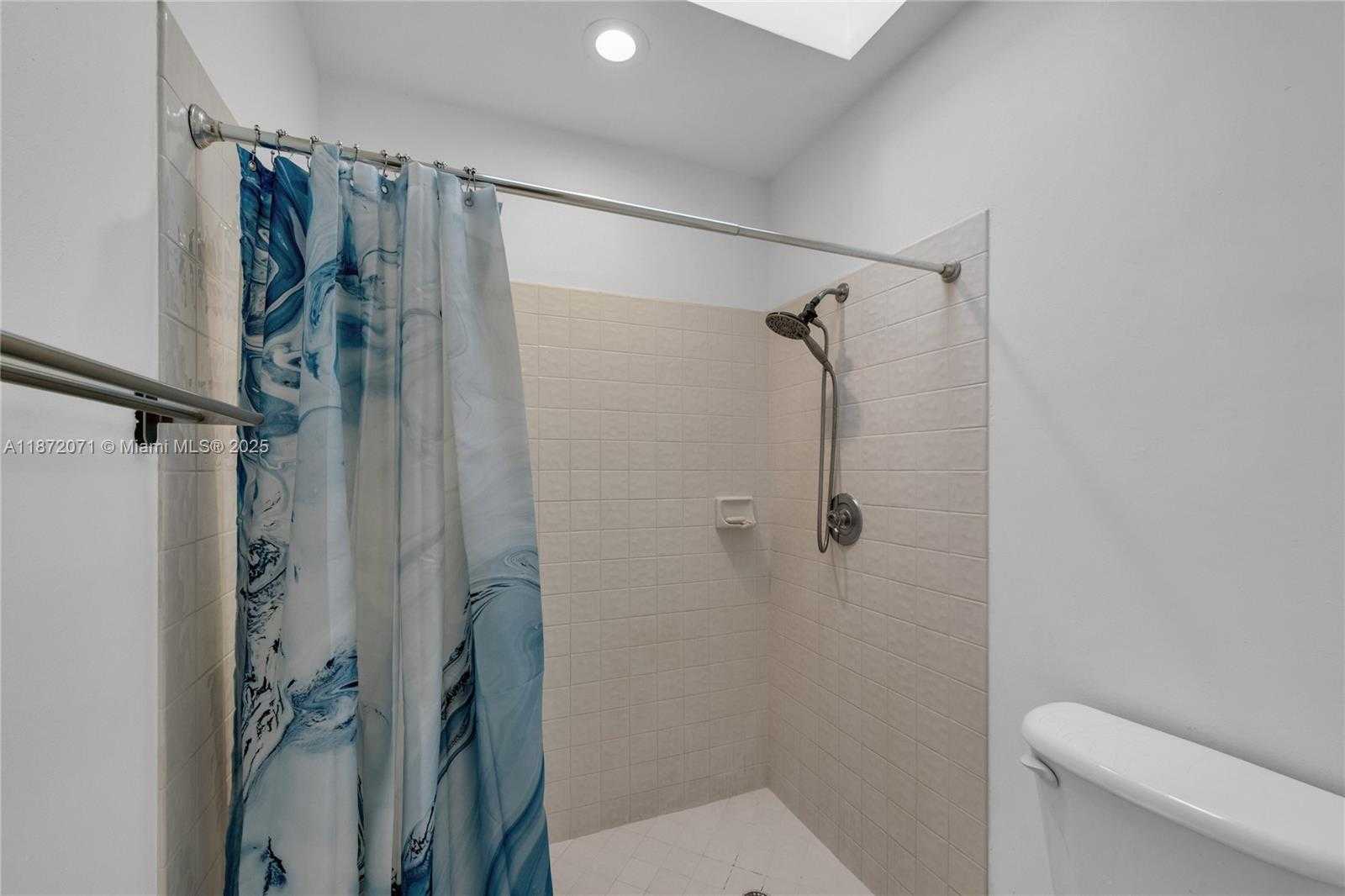 Small Image of 1361 SEAGRAPE CIR, Weston Number 22