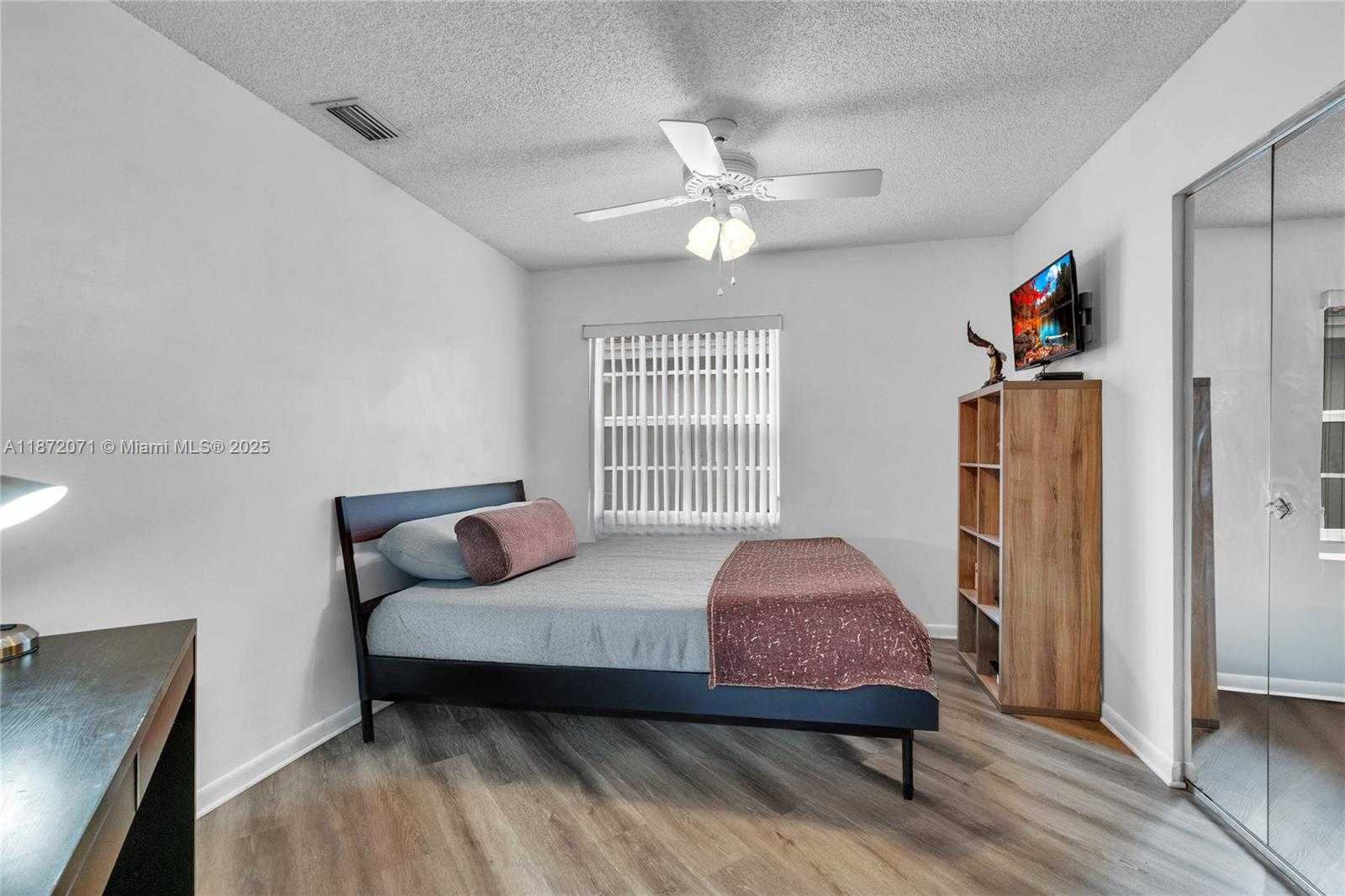 Small Image of 1361 SEAGRAPE CIR, Weston Number 23