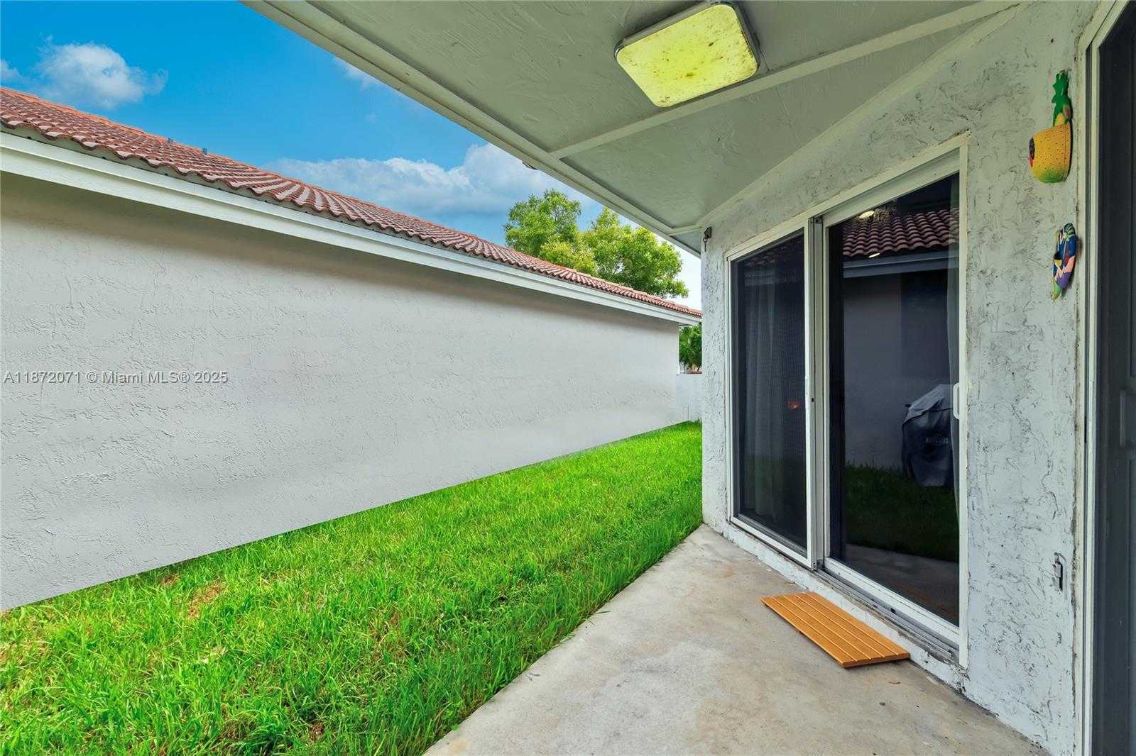 Small Image of 1361 SEAGRAPE CIR, Weston Number 28