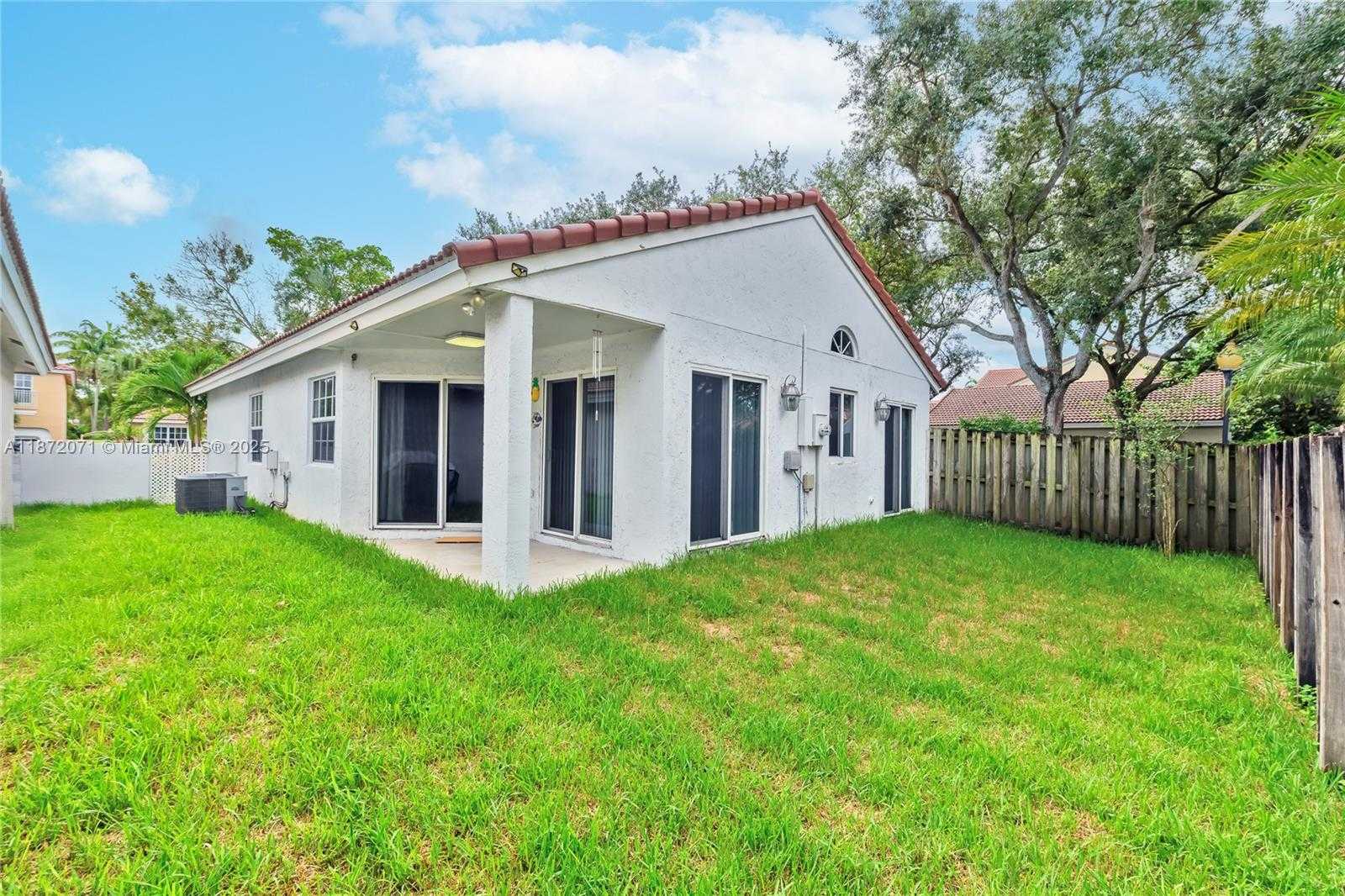 Small Image of 1361 SEAGRAPE CIR, Weston Number 30