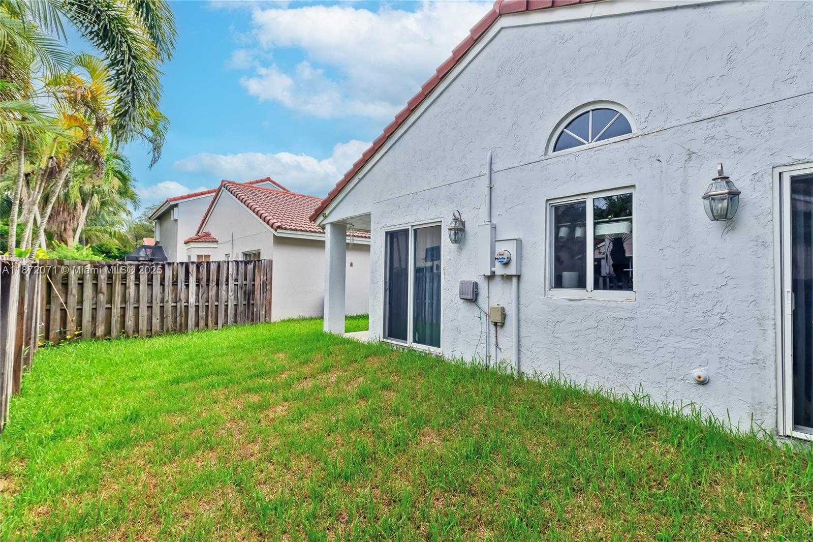 Small Image of 1361 SEAGRAPE CIR, Weston Number 31