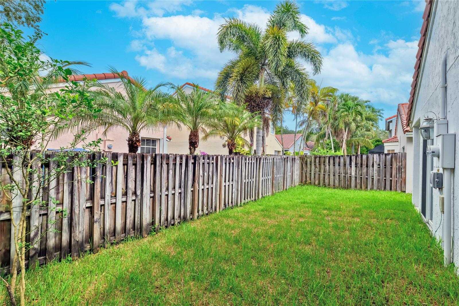 Small Image of 1361 SEAGRAPE CIR, Weston Number 32