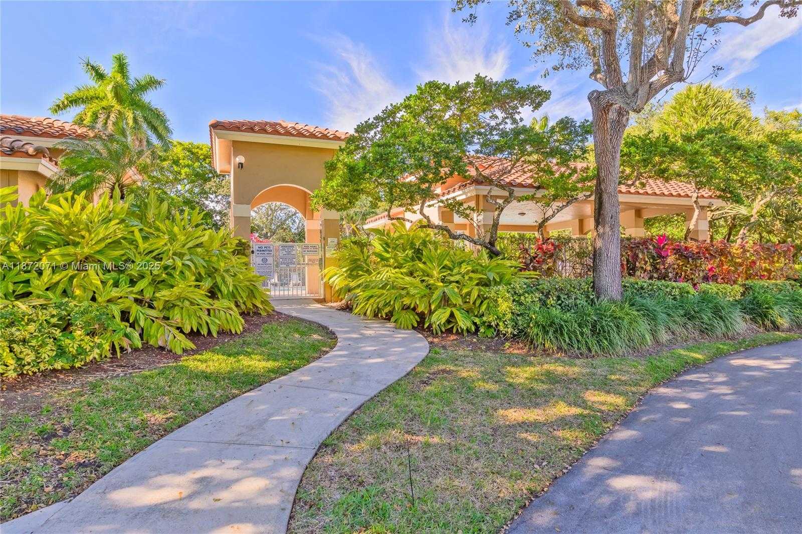 Small Image of 1361 SEAGRAPE CIR, Weston Number 33