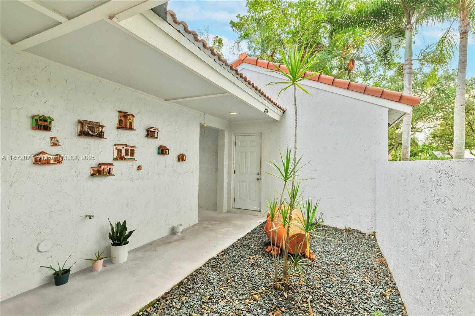 Small Image of 1361 SEAGRAPE CIR, Weston Number 7