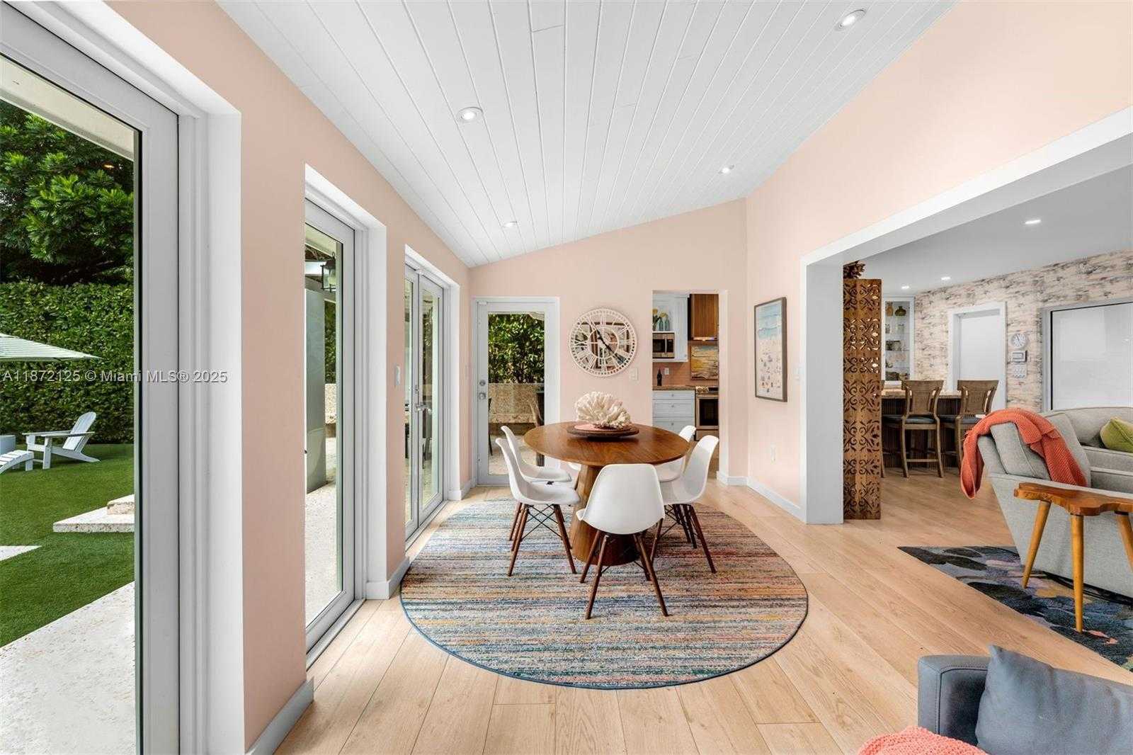 Small Image of 1232 MANATI AVE, Coral Gables Number 3