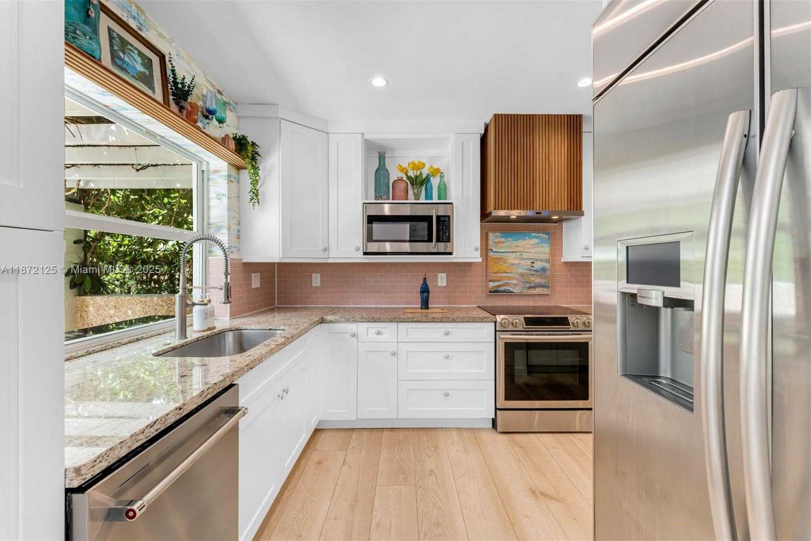 Small Image of 1232 MANATI AVE, Coral Gables Number 6