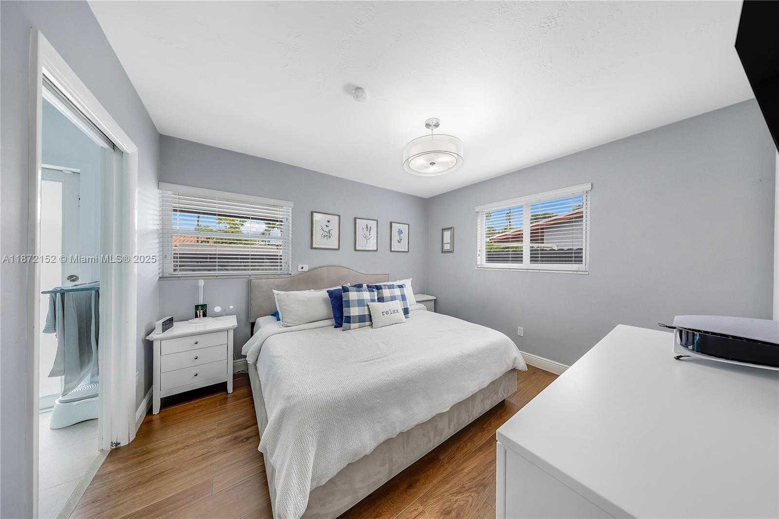 Small Image of 9271 SOUTH WEST 58 TERR, Miami Number 14