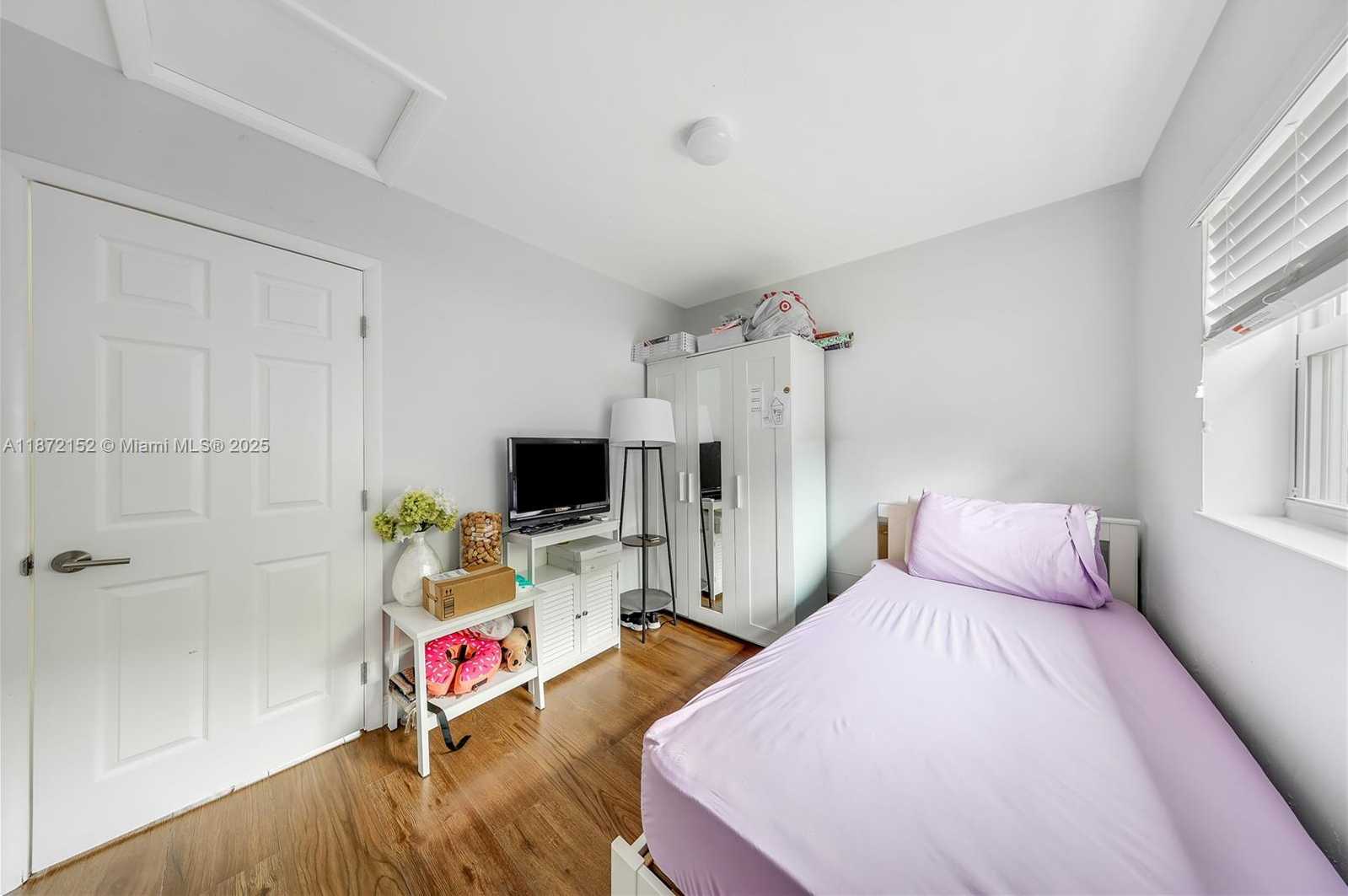Small Image of 9271 SOUTH WEST 58 TERR, Miami Number 21