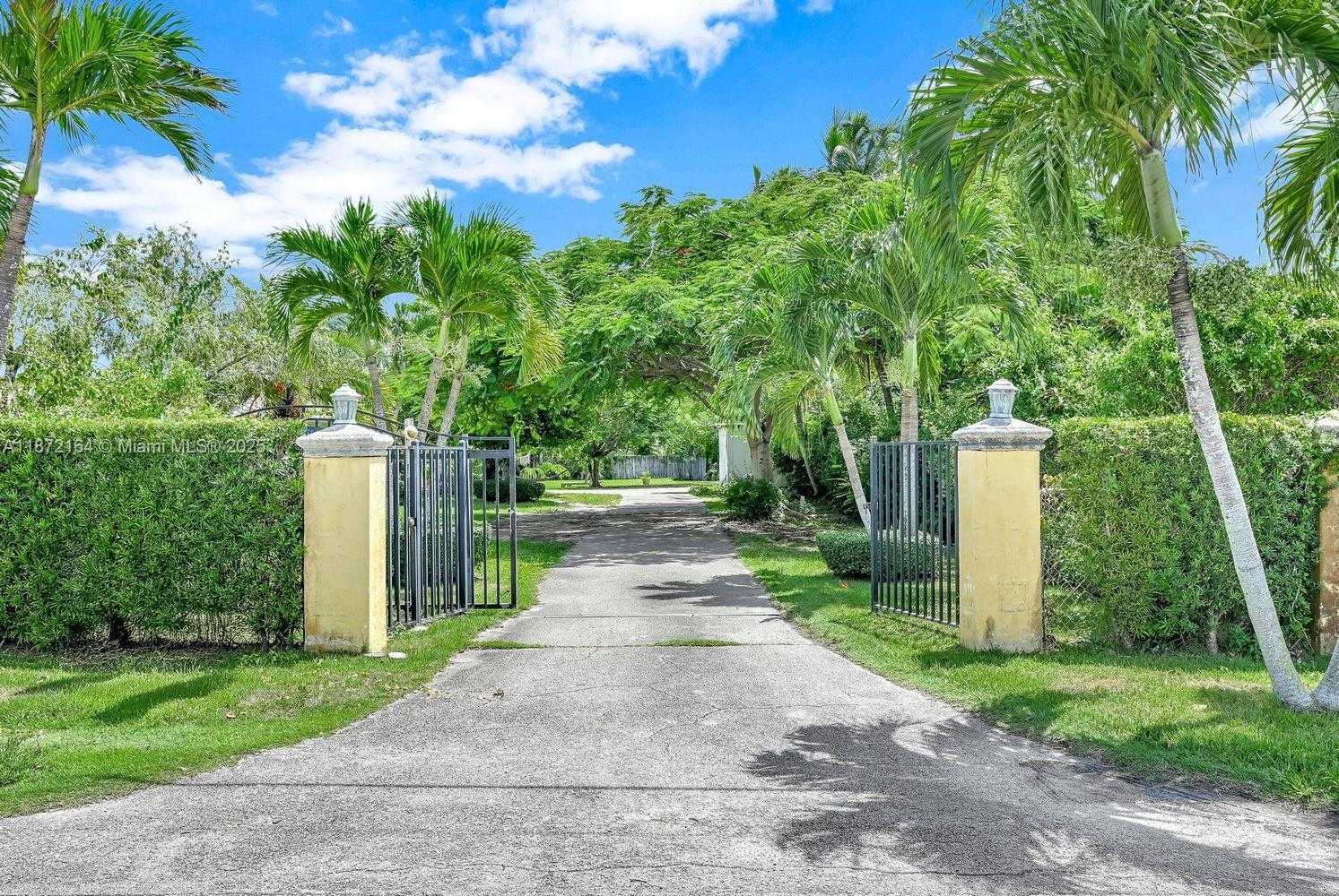 Small Image of 9340 SOUTH WEST 174TH ST, Palmetto Bay Number 3