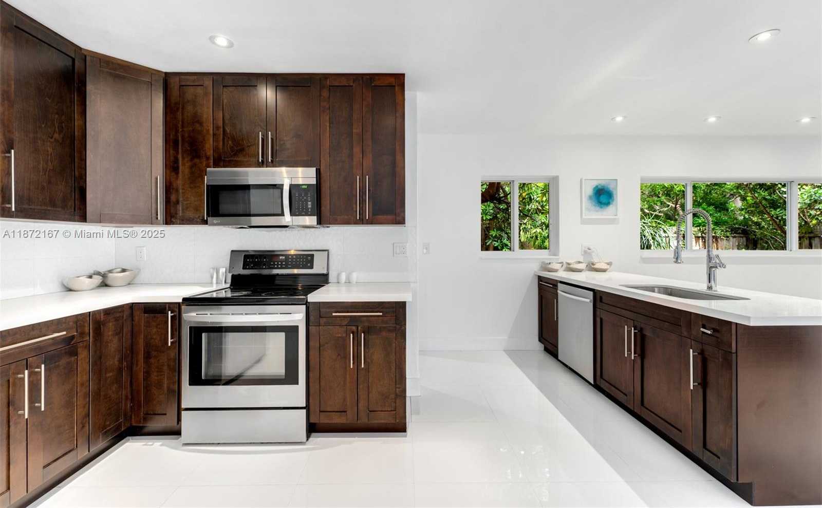 Small Image of 12401 SOUTH WEST 68TH CT, Pinecrest Number 11
