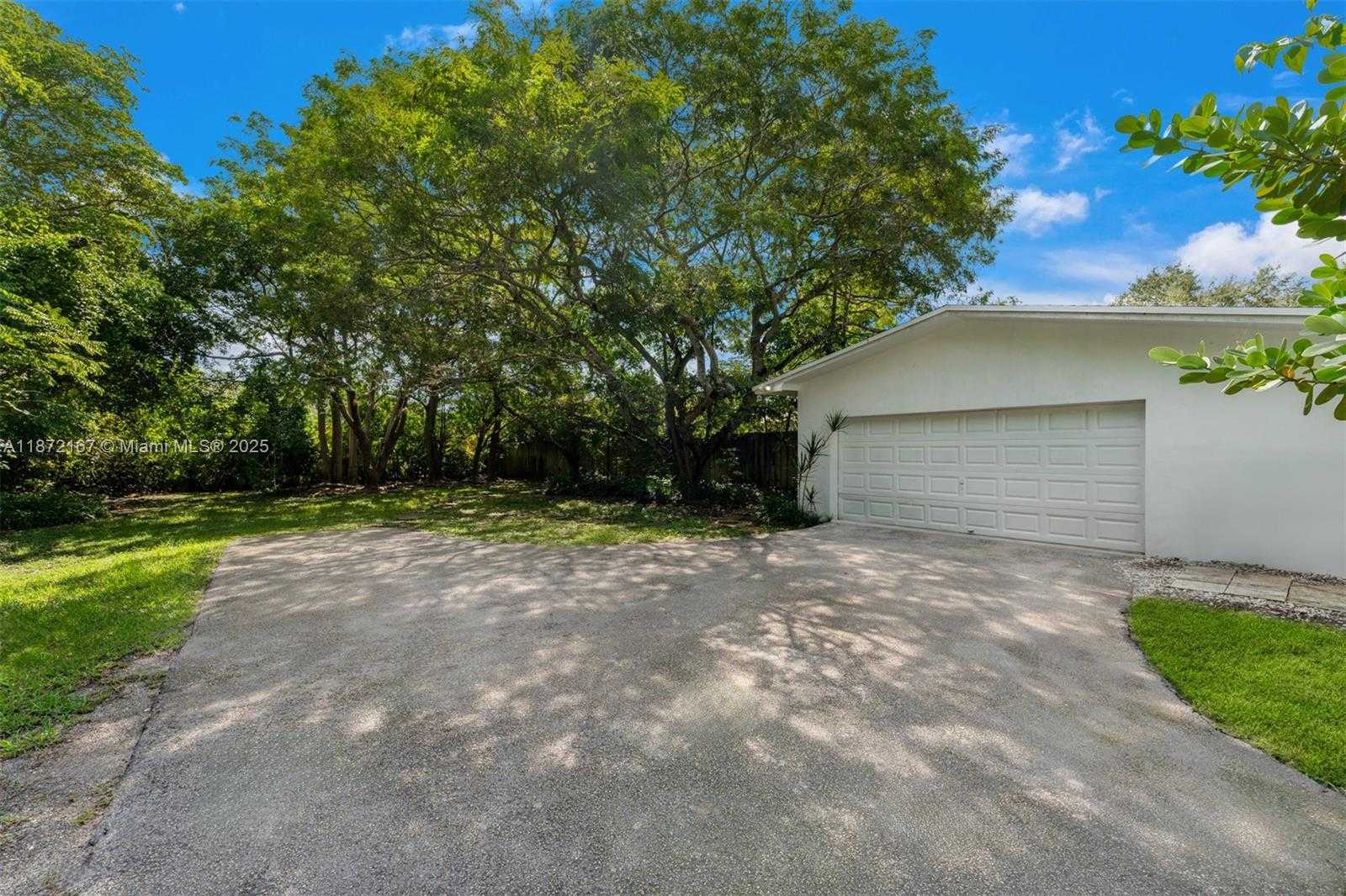 Small Image of 12401 SOUTH WEST 68TH CT, Pinecrest Number 35