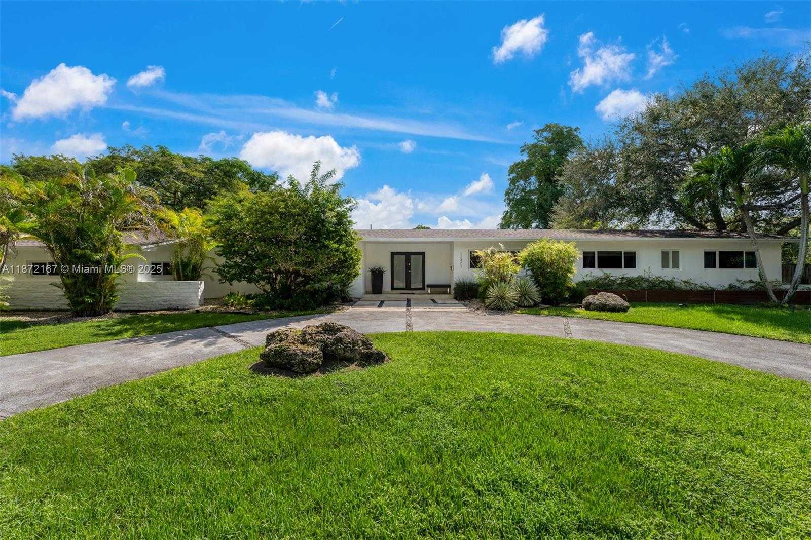 Small Image of 12401 SOUTH WEST 68TH CT, Pinecrest Number 37