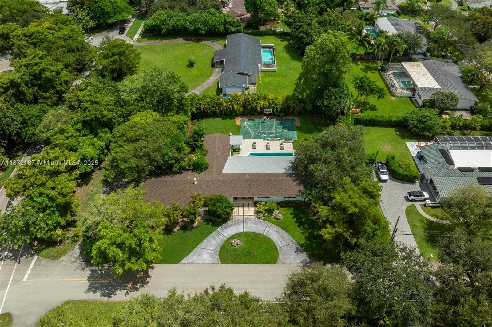Small Image of 12401 SOUTH WEST 68TH CT, Pinecrest Number 39