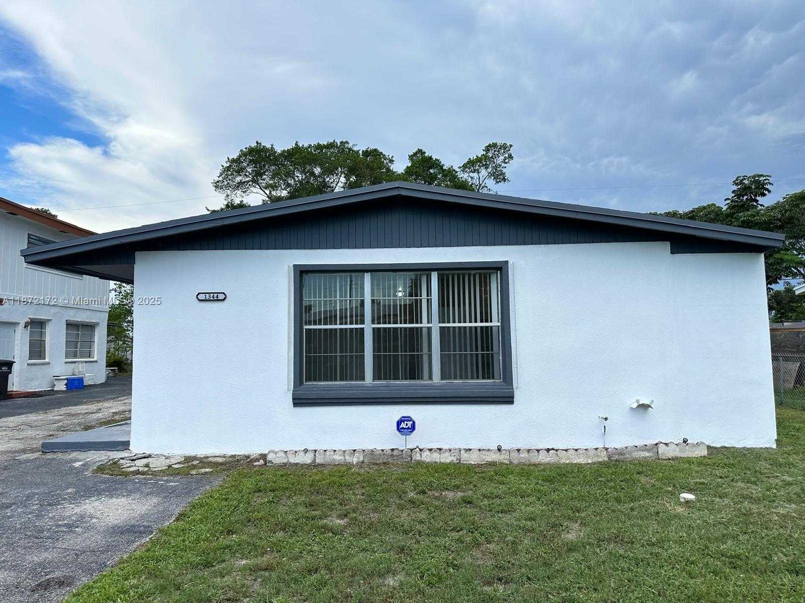 Small Image of 1344 9TH ST, West Palm Beach Number 2