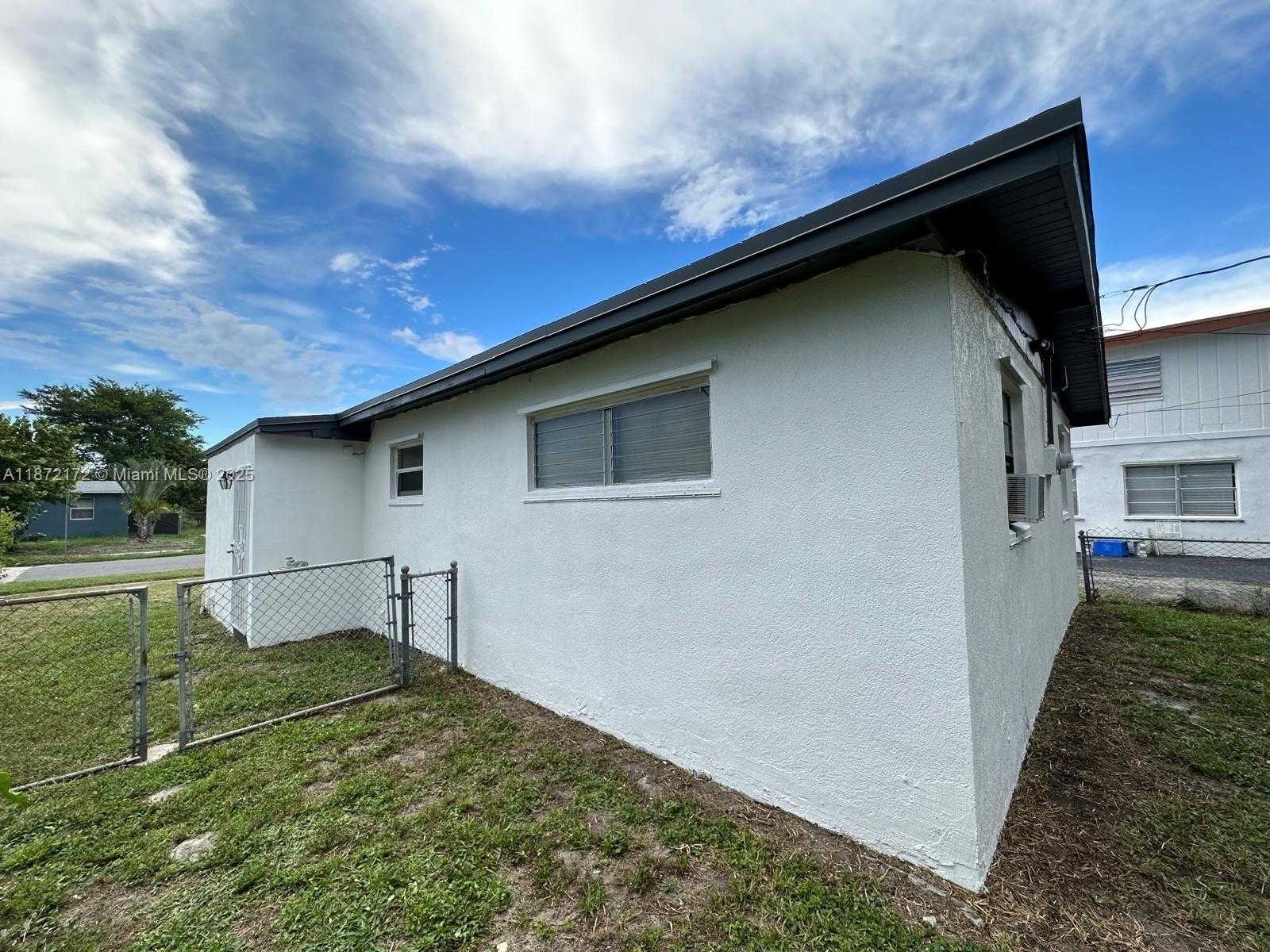 Small Image of 1344 9TH ST, West Palm Beach Number 21