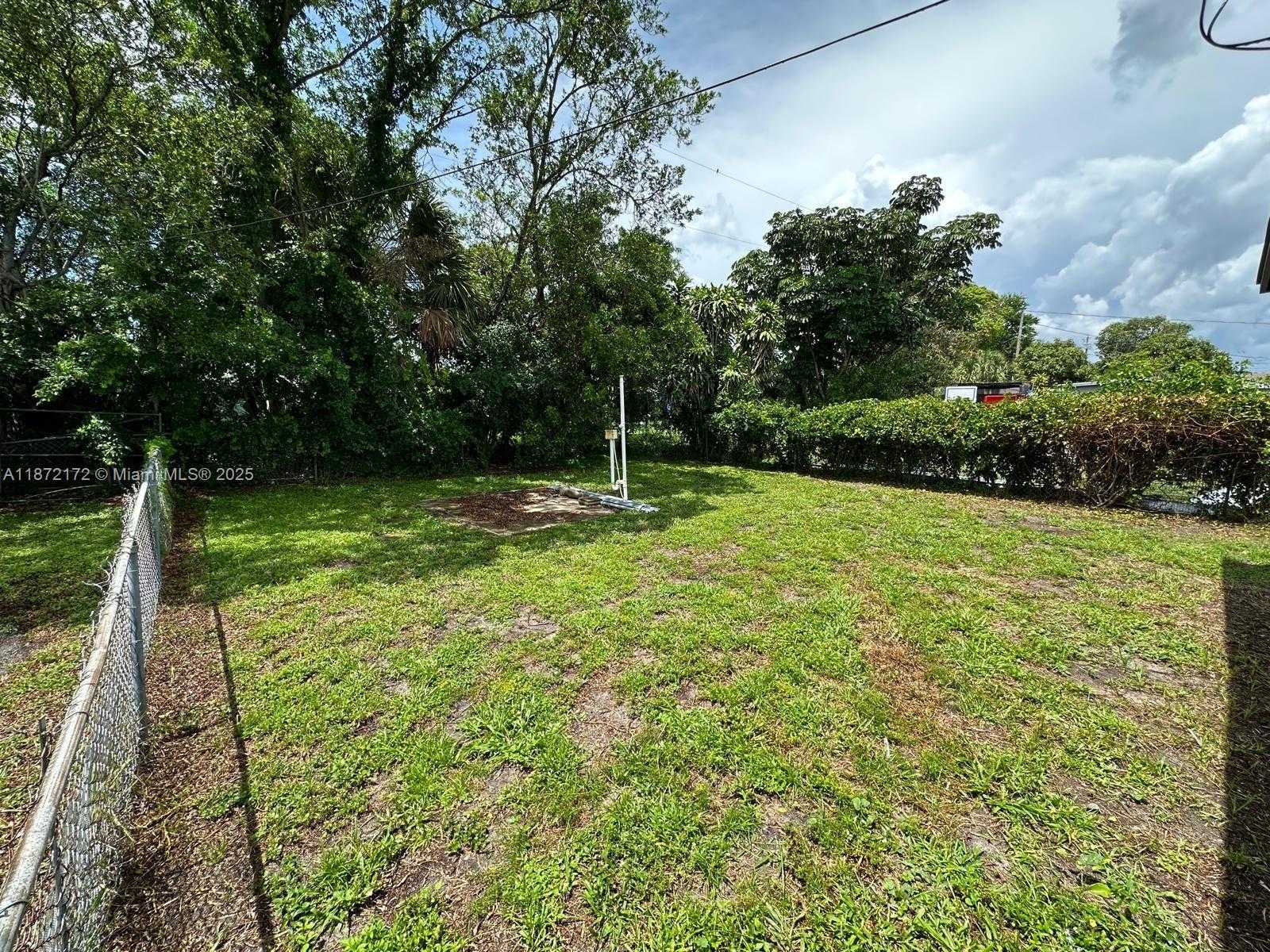 Small Image of 1344 9TH ST, West Palm Beach Number 24