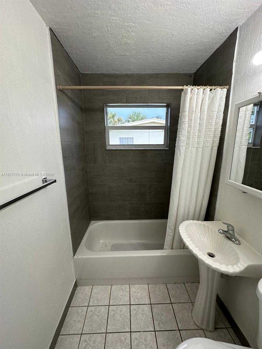 Small Image of 1344 9TH ST, West Palm Beach Number 7