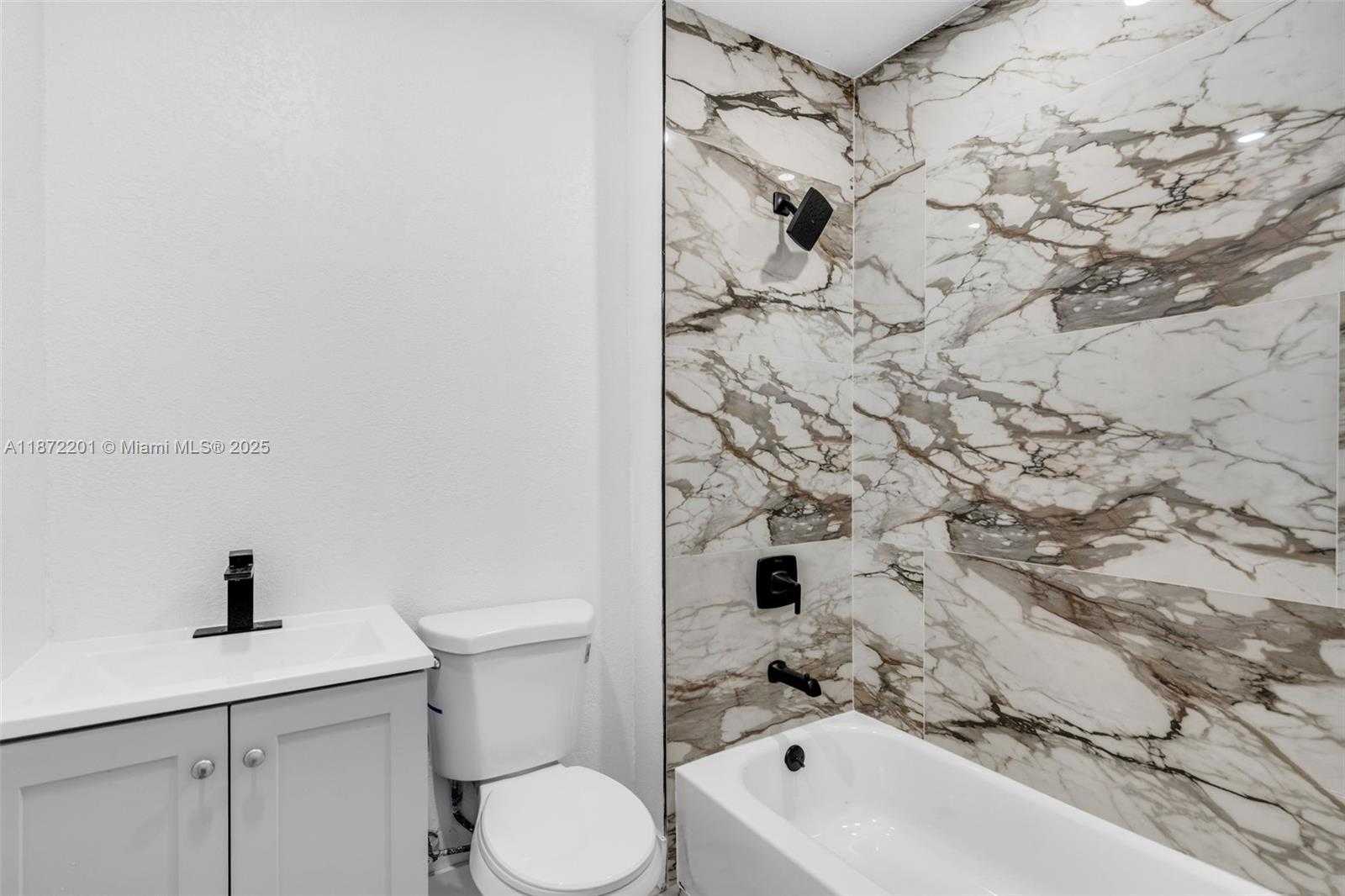 Small Image of 4390 NORTH WEST 171ST ST, Miami Gardens Number 16