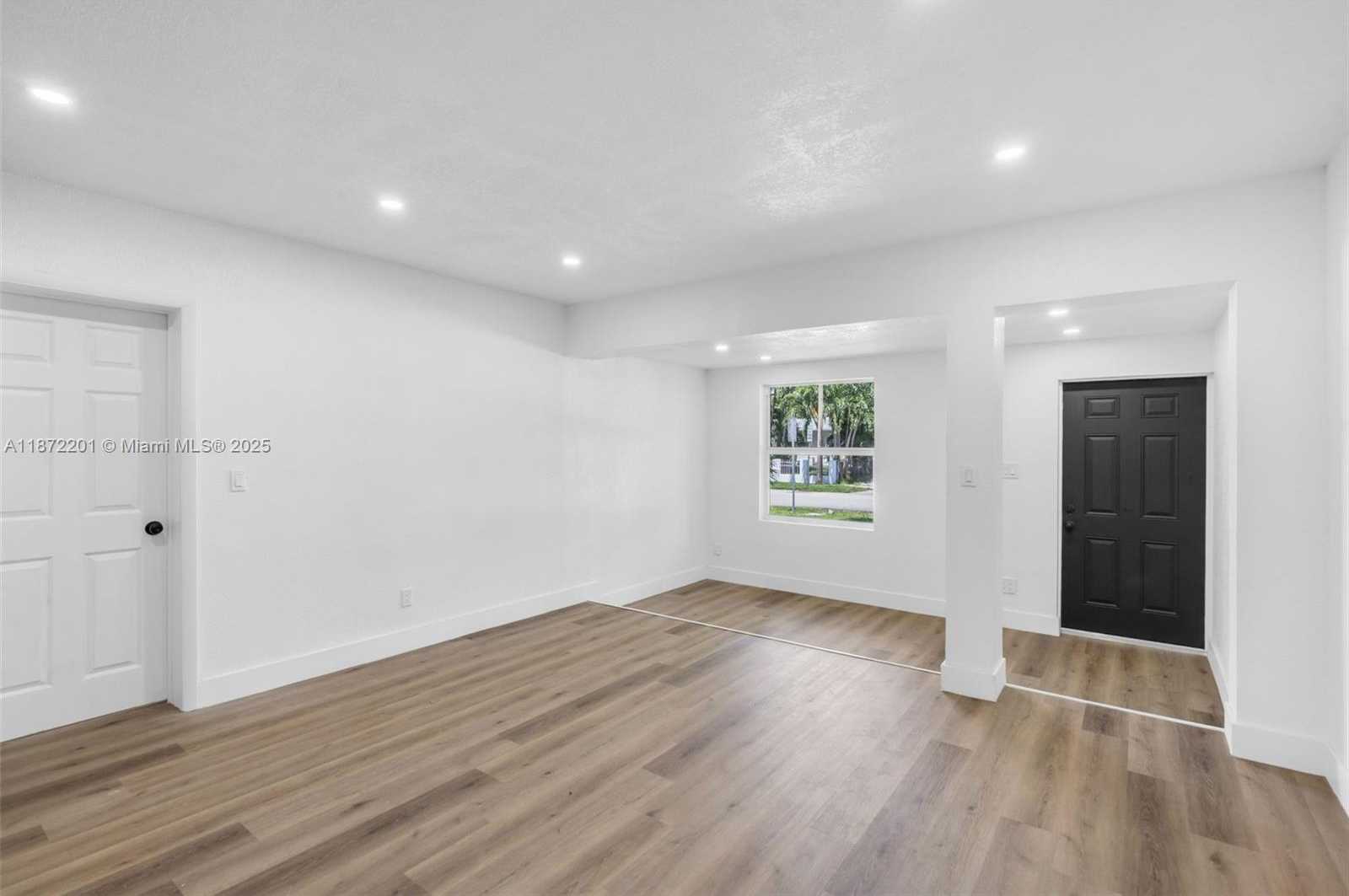 Small Image of 4390 NORTH WEST 171ST ST, Miami Gardens Number 3