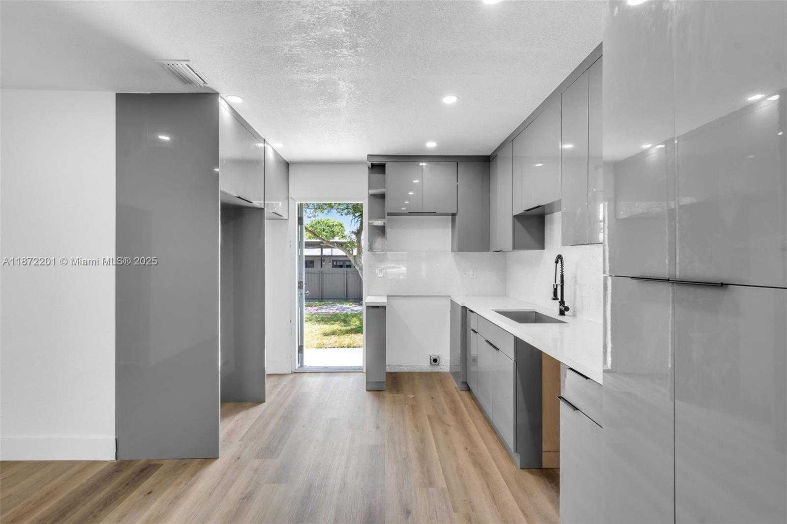 Small Image of 4390 NORTH WEST 171ST ST, Miami Gardens Number 9