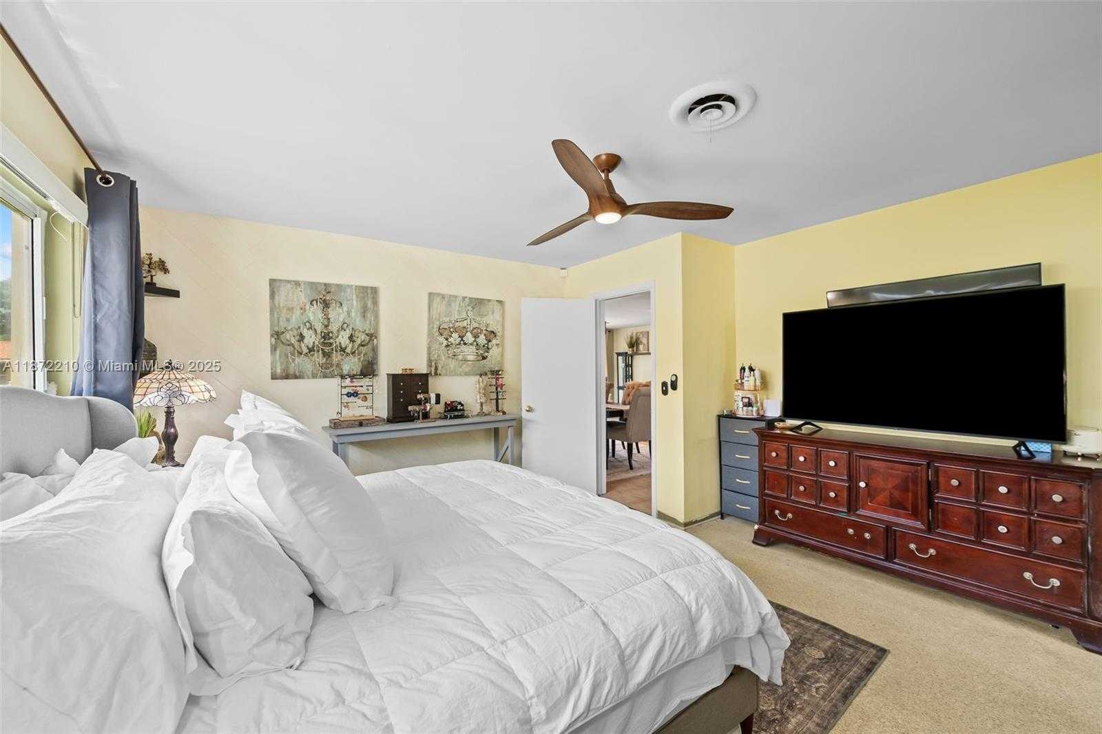 Small Image of 1925 NORTH 39TH AVE, Hollywood Number 16