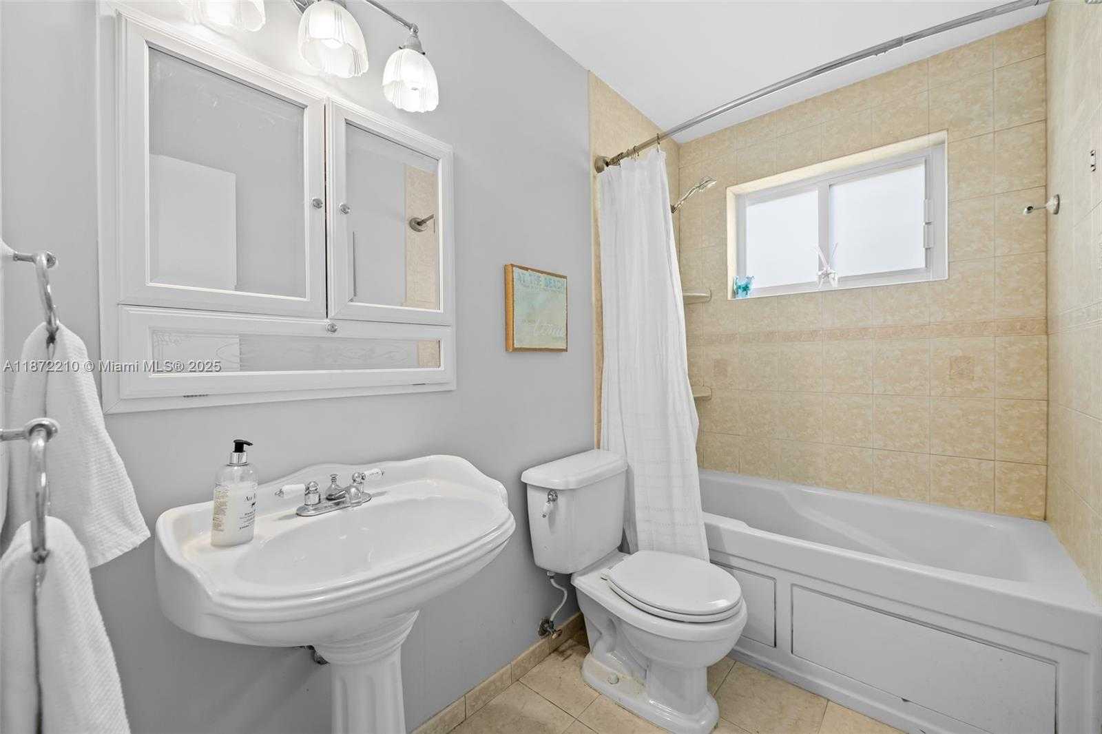 Small Image of 1925 NORTH 39TH AVE, Hollywood Number 19