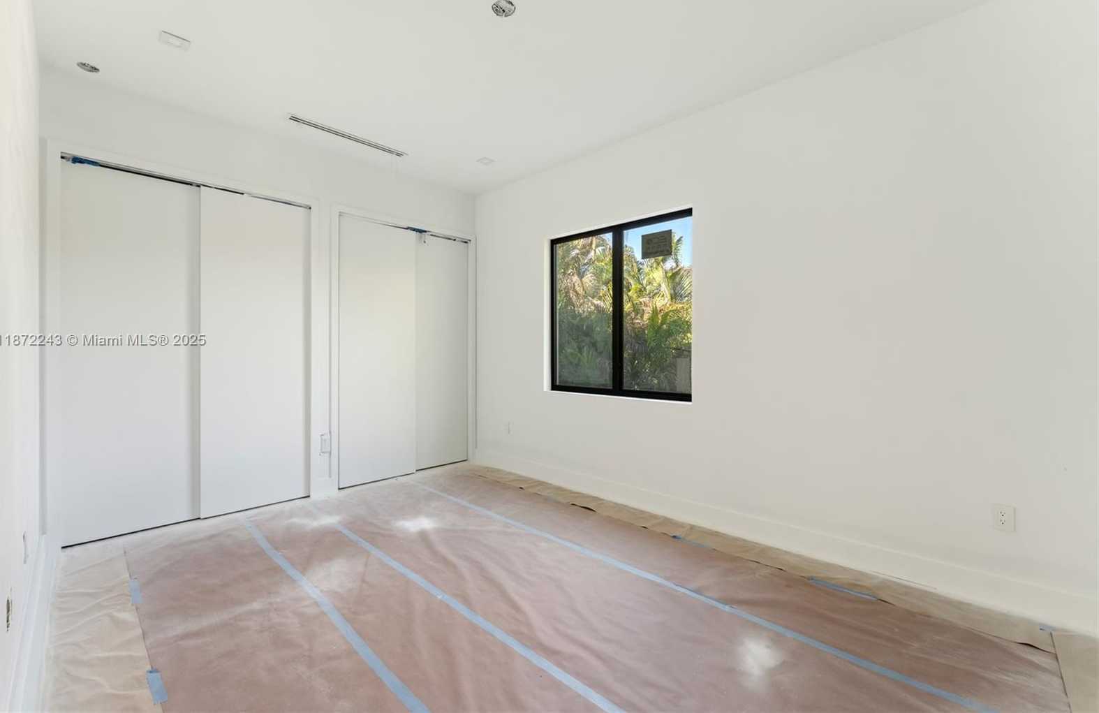 Small Image of Pinecrest Number 10