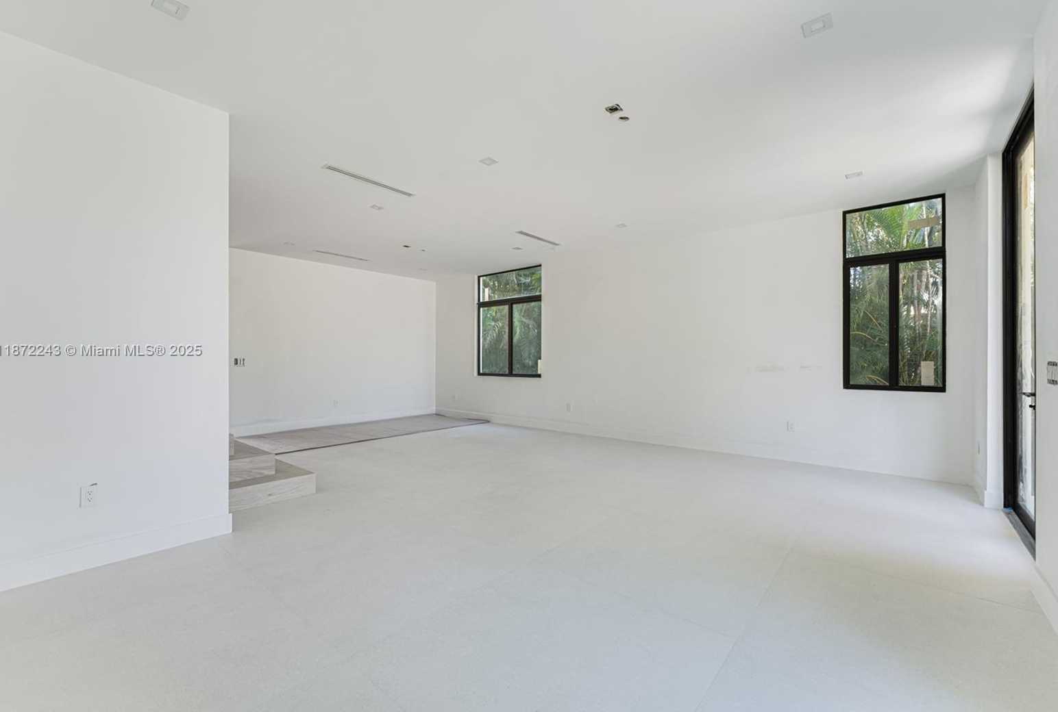 Small Image of Pinecrest Number 4