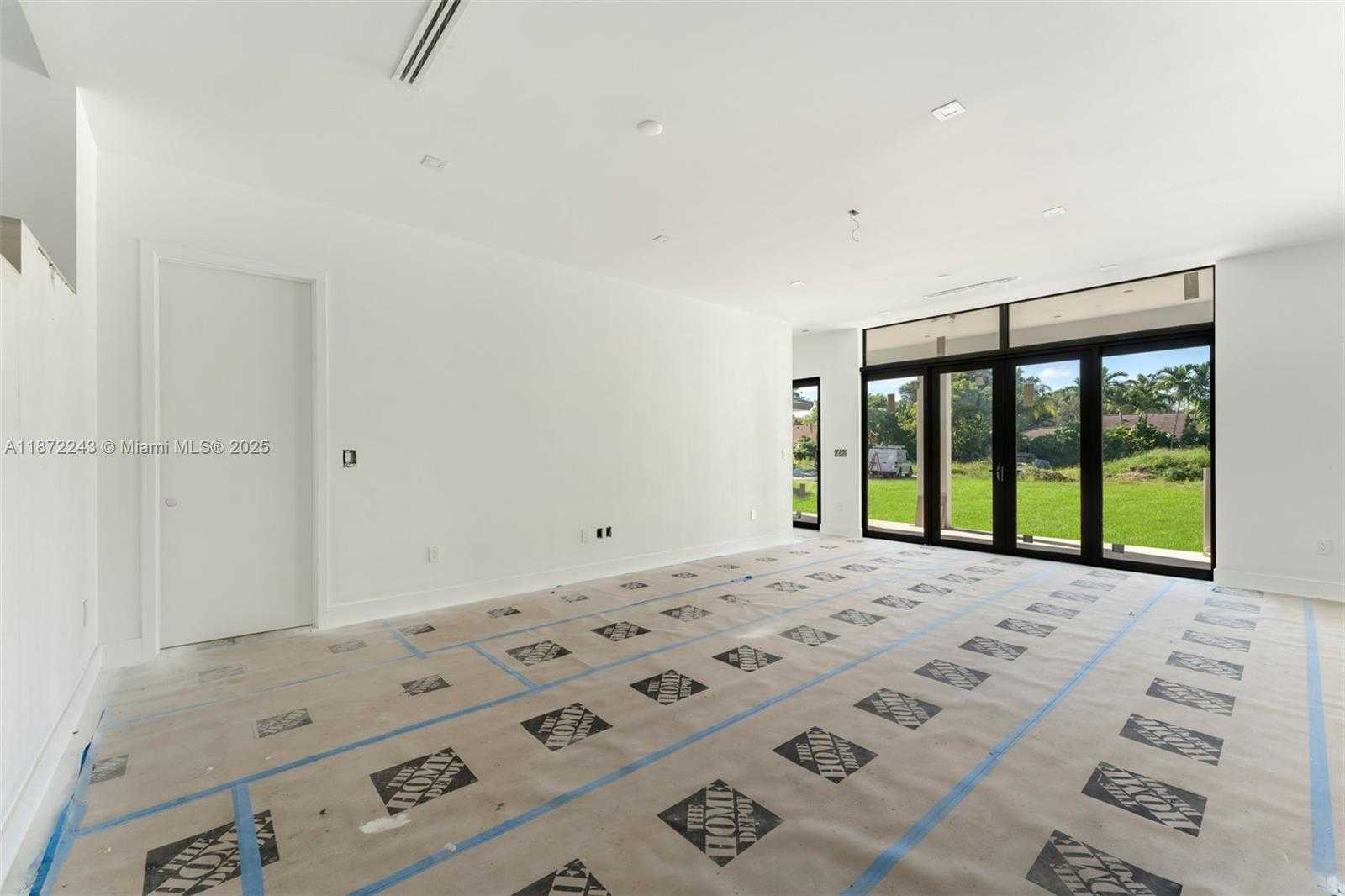 Small Image of Pinecrest Number 8