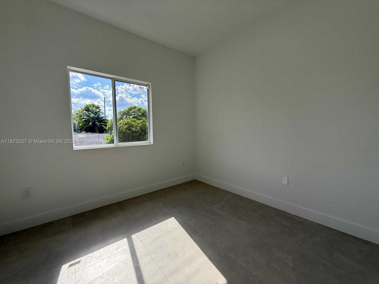 Small Image of 2788 NORTH WEST 9TH PL, Fort Lauderdale Number 7