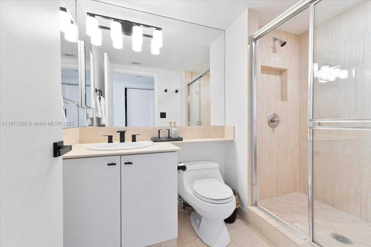 Small Image of 7000 ISLAND BLVD #1402, Aventura Number 15