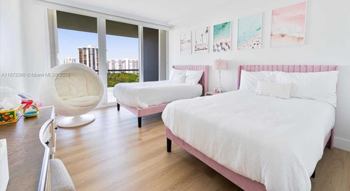 Small Image of 7000 ISLAND BLVD #1402, Aventura Number 16