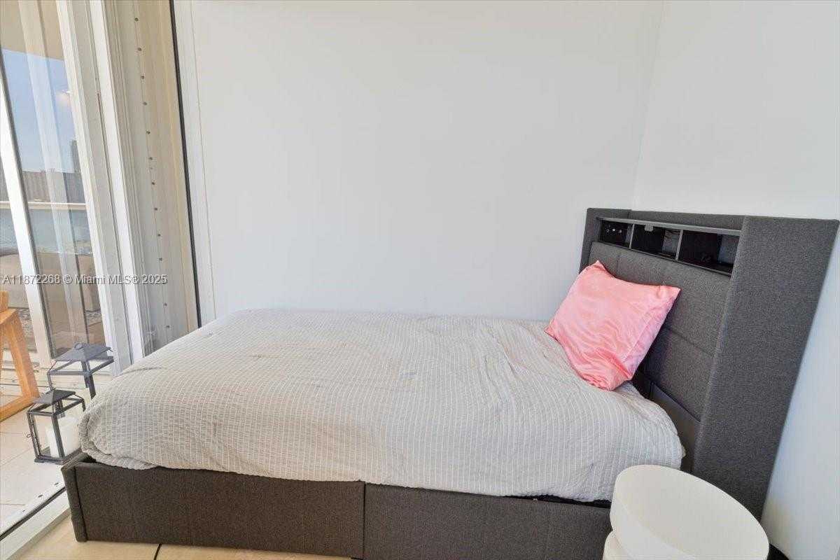 Small Image of 7000 ISLAND BLVD #1402, Aventura Number 18