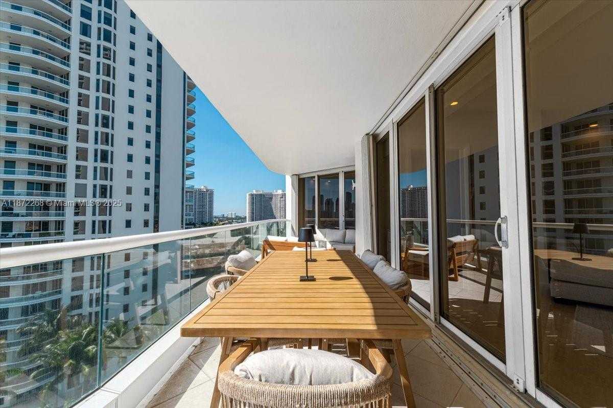 Small Image of 7000 ISLAND BLVD #1402, Aventura Number 5