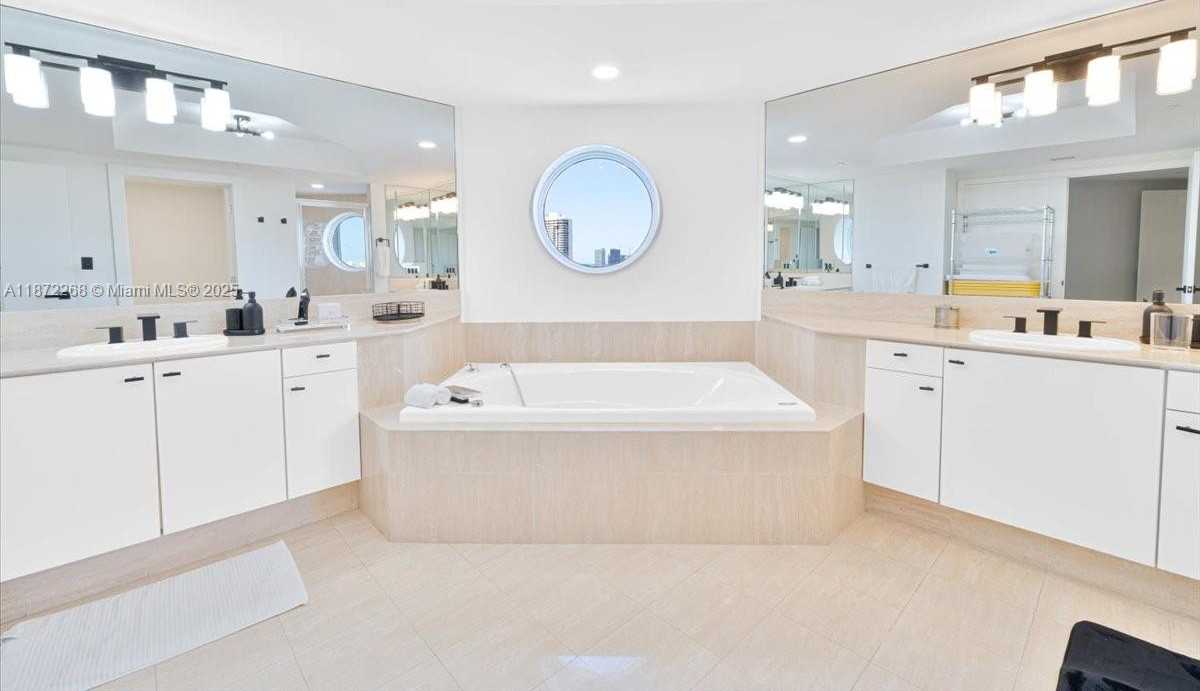 Small Image of 7000 ISLAND BLVD #1402, Aventura Number 9